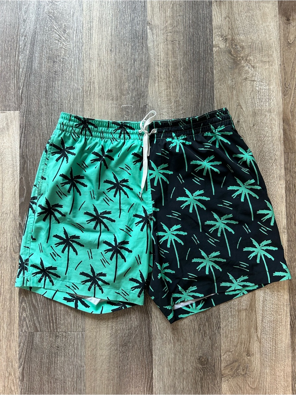 Men’s Chubbies Lined Swim Trunks Shorts Black Teal Palm Size Large
